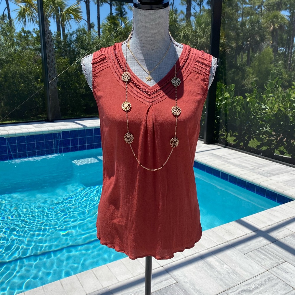 Beautiful Daniel Rainn top. Sz S